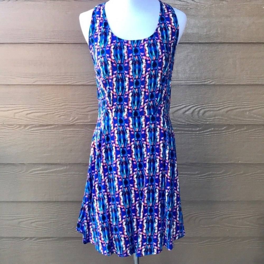 Racerback Dress Colorful Pattern NWOT Rounded Hem - Picture 2 of 8